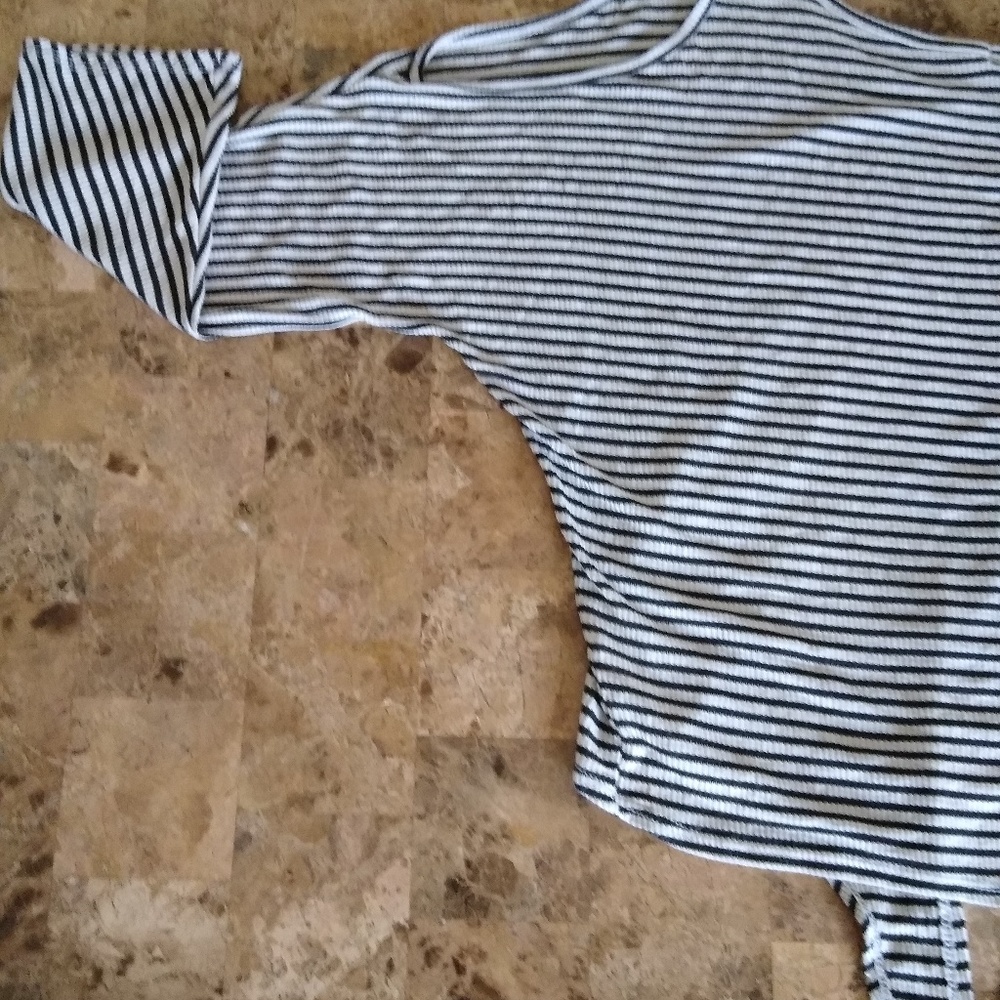 Crop top - Picture 2 of 3